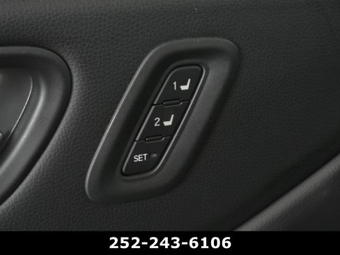 Used 2025 Honda Pilot Touring image 12