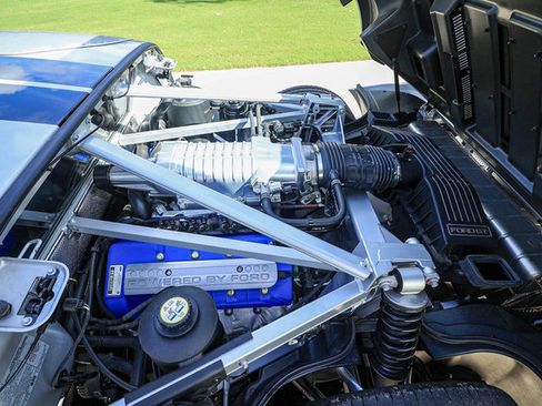 Used 2005 Ford GT RWD image 17