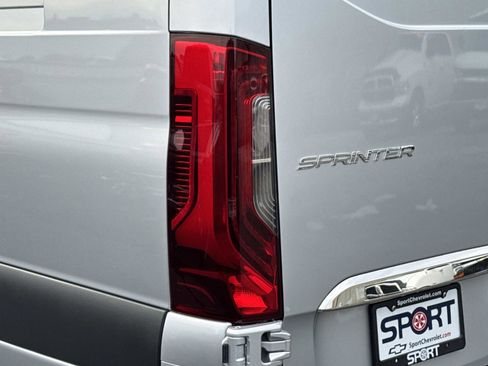 Used 2022 Mercedes-Benz Sprinter 2500 image 30