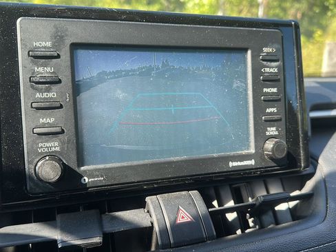 Used 2020 Toyota RAV4 LE AWD/4WD image 20
