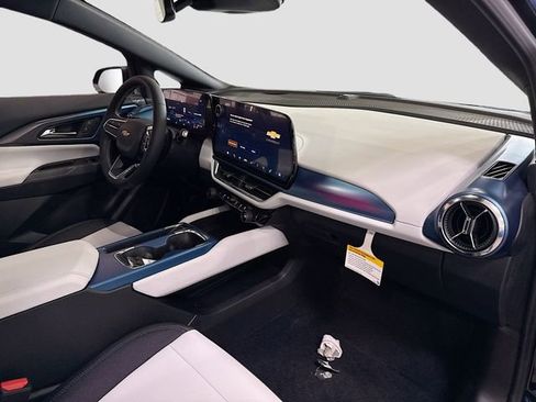 New 2026 Chevrolet Equinox EV LT image 29