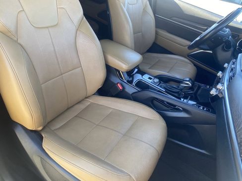 Used 2022 Kia Telluride SX w/ Towing Package image 11