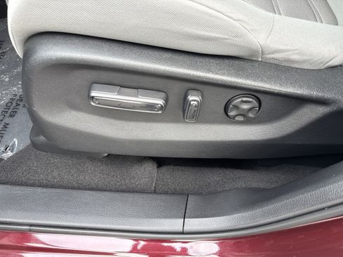 Used 2018 Honda CR-V EX image 8