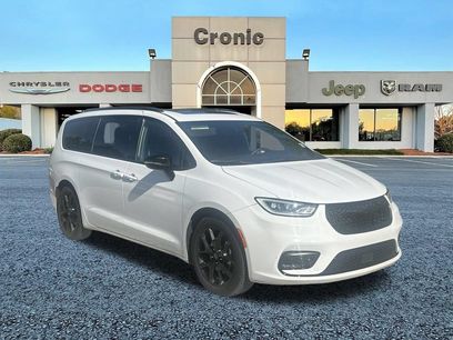 Used 2025 Chrysler Pacifica Limited