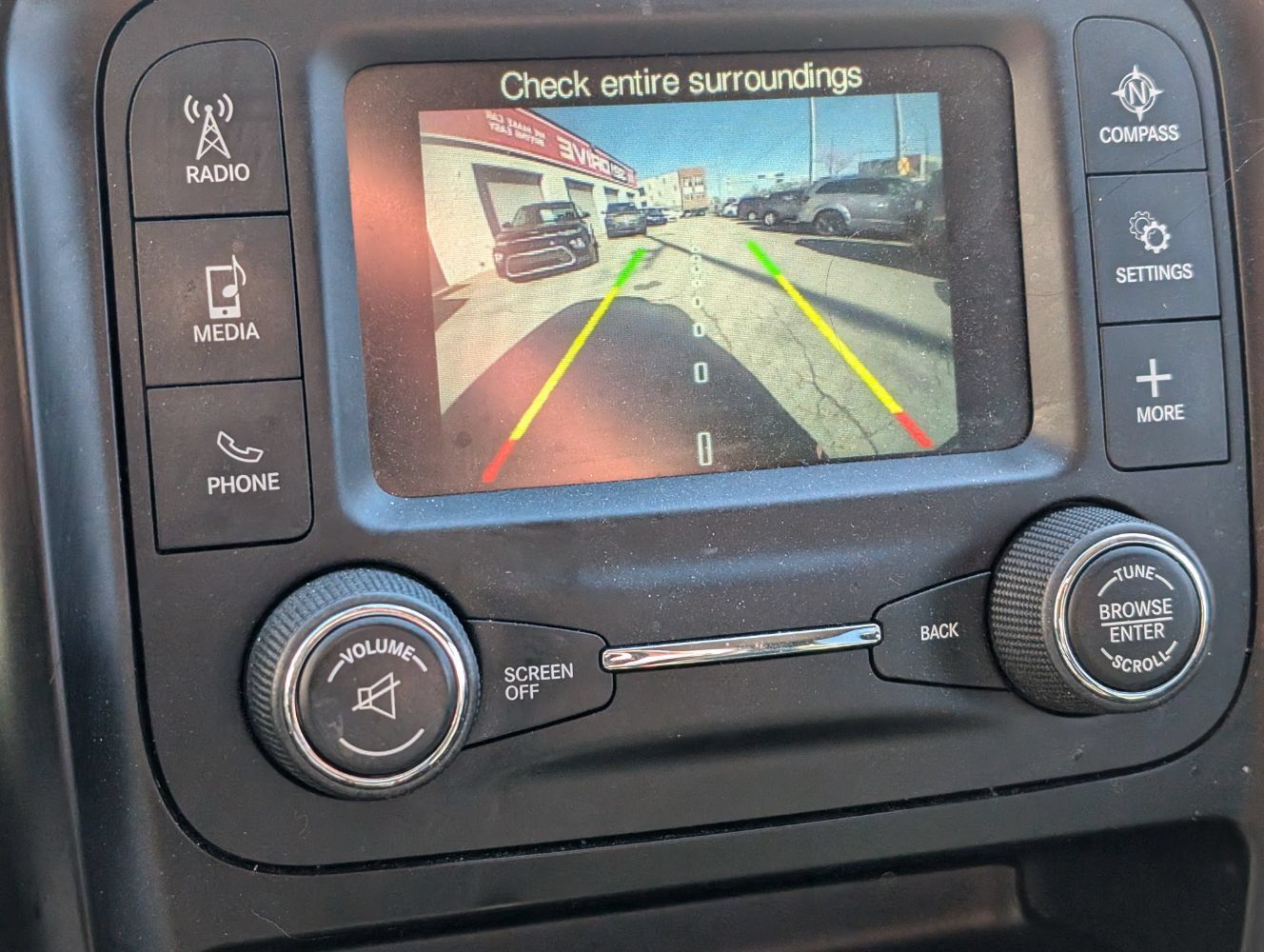 Used 2018 Jeep Cherokee Latitude FWD image 23