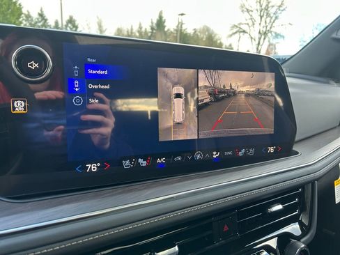 New 2026 Chevrolet Suburban Premier image 19