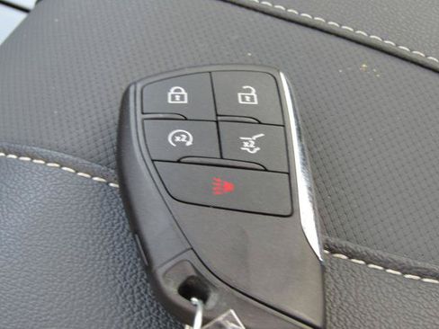 Used 2024 Chevrolet Traverse RS FWD image 30