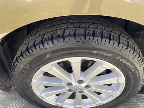 Used 2012 Toyota Venza LE image 21