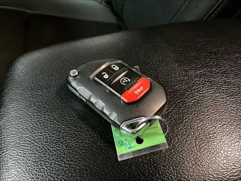 Used 2022 Jeep Gladiator Sport image 11