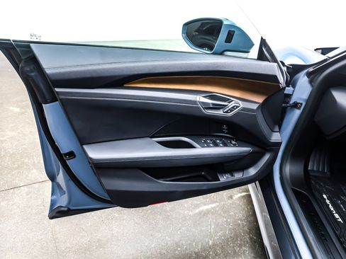 Used 2022 Audi e-tron GT Premium Plus image 22