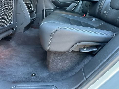 Used 2016 Volkswagen Touareg Sport image 29