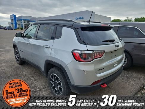 Used 2025 Jeep Compass Trailhawk AWD/4WD image 2