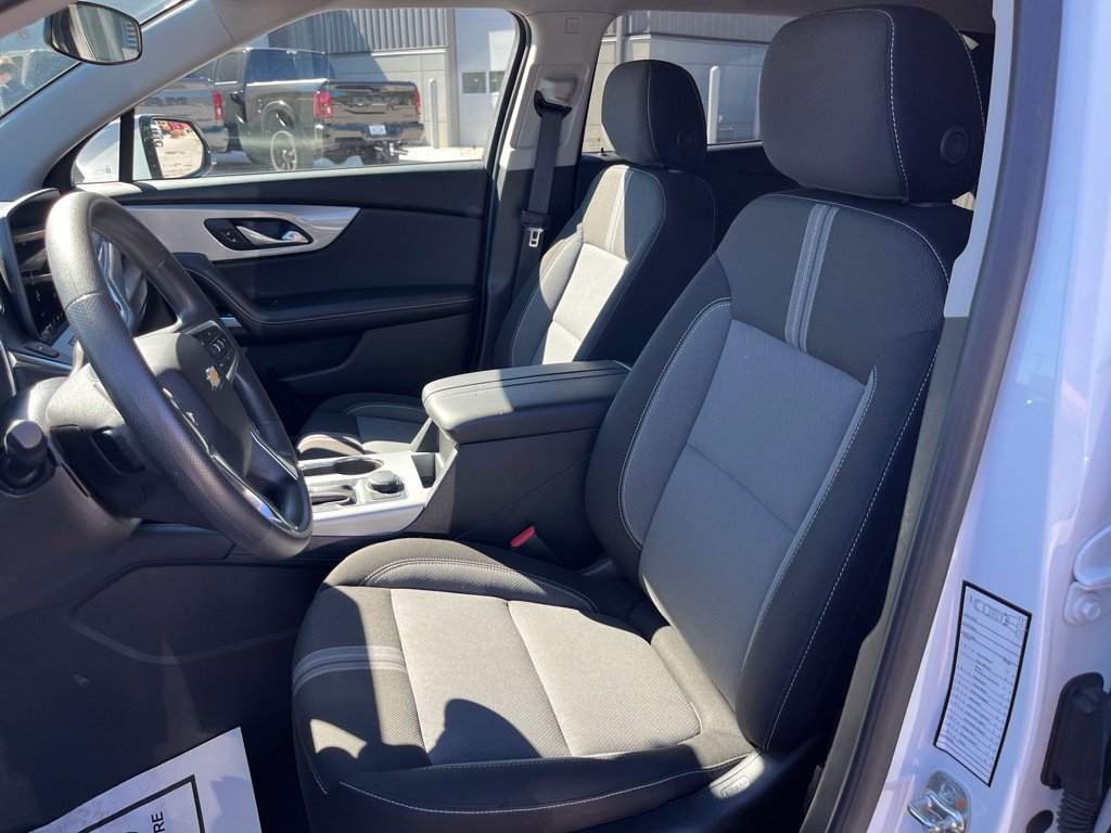 Used 2025 Chevrolet Blazer LT AWD/4WD image 9