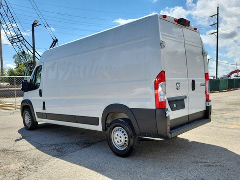Used 2025 RAM ProMaster 2500 w/ Convenience Group FWD image 3