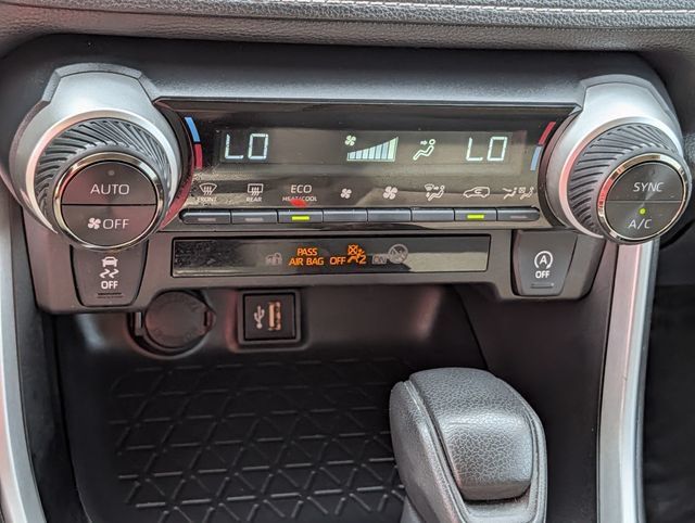 Used 2025 Toyota RAV4 XLE FWD image 16
