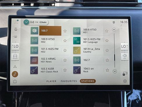 Used 2025 Land Rover Range Rover Sport image 23