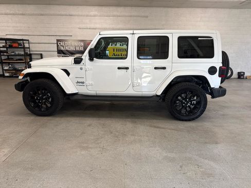 Used 2022 Jeep Wrangler Unlimited Sahara w/ Cold Weather Group AWD/4WD image 95