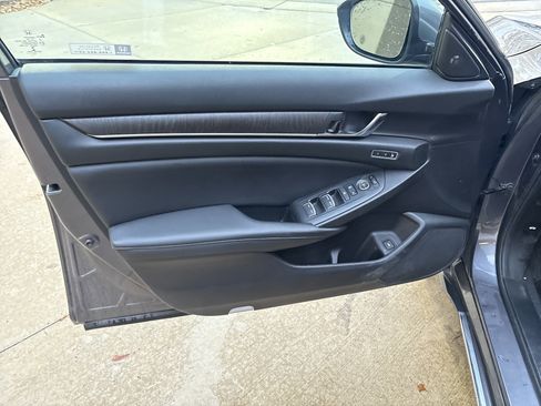 Used 2021 Honda Accord Touring image 14