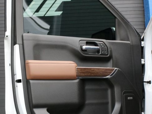Used 2021 Chevrolet Silverado 1500 High Country w/ Technology Package AWD/4WD image 23