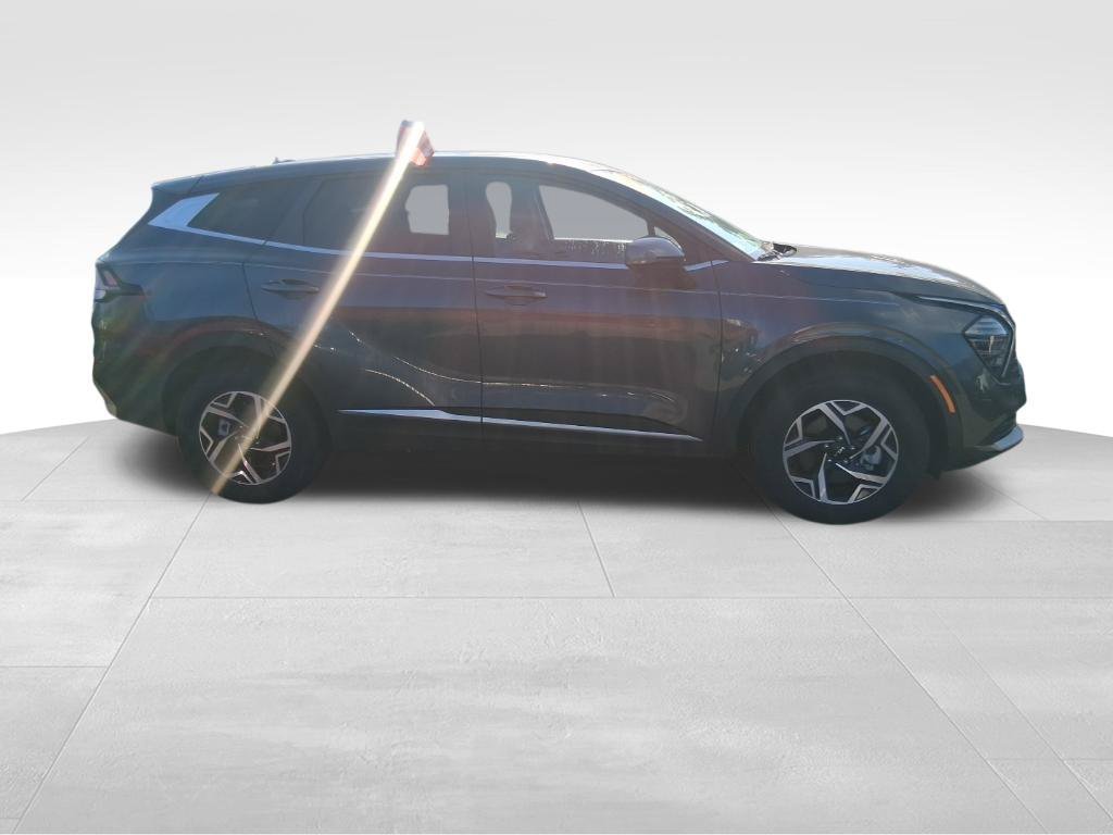 Used 2024 Kia Sportage LX AWD/4WD image 4
