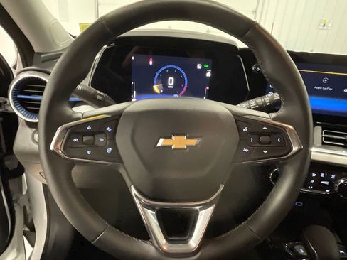 Used 2025 Chevrolet Trax LT w/ LT Convenience Package FWD image 33