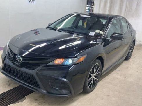 Used 2024 Toyota Camry SE FWD image 1