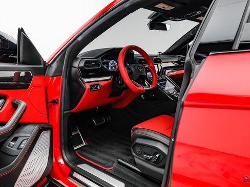 Used 2020 Lamborghini Urus image 38