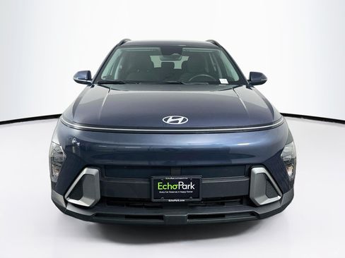 Used 2025 Hyundai Kona SEL FWD image 2