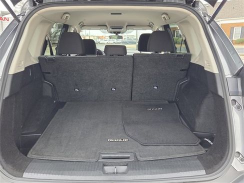 Used 2023 Nissan Rogue SV image 12