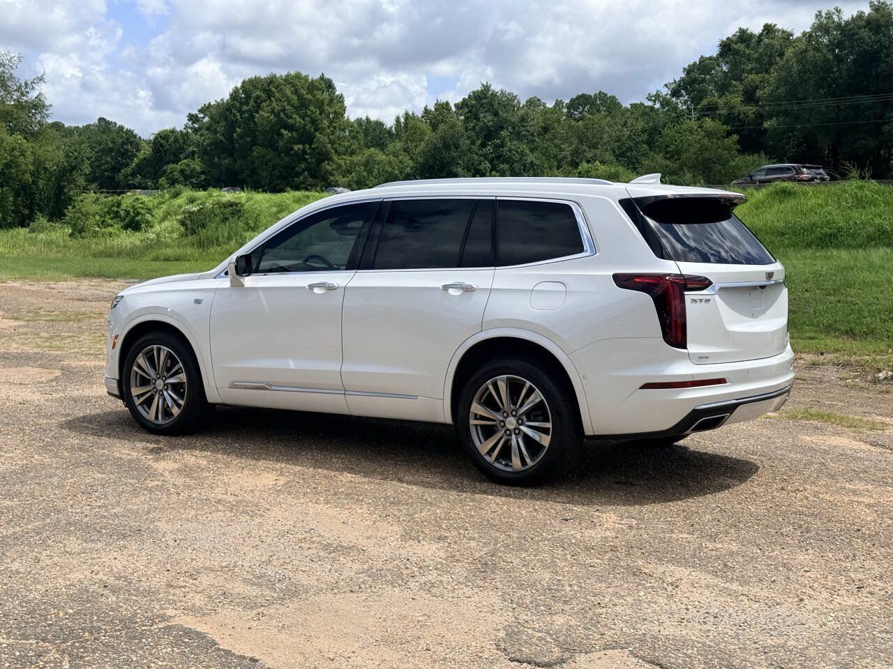 Used 2021 Cadillac XT6 Premium Luxury w/ Platinum Package AWD/4WD image 3