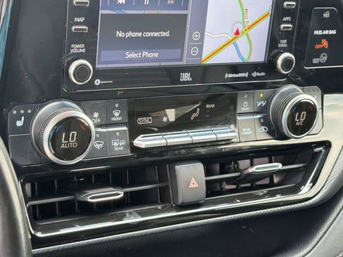 Used 2021 Toyota Highlander XSE FWD image 26