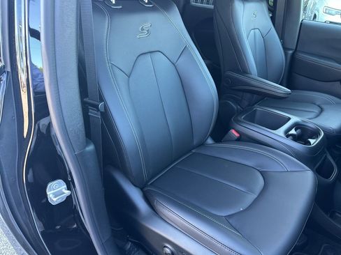 New 2026 Chrysler Pacifica Select image 54