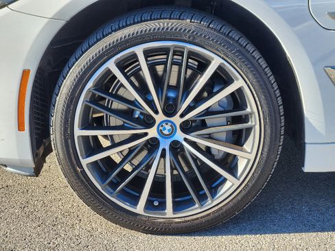 Used 2023 BMW 530e xDrive image 12