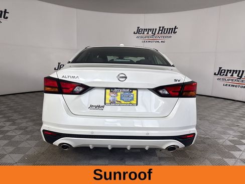 Used 2022 Nissan Altima 2.5 SV w/ SV Premium Package image 6