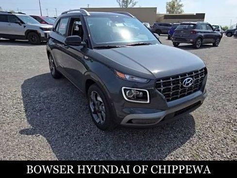 Used 2025 Hyundai Venue Limited FWD image 8