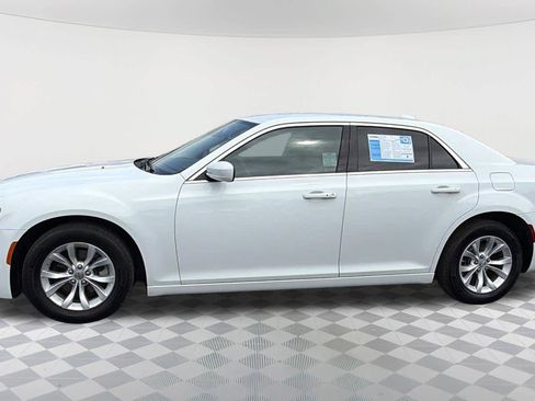 Used 2023 Chrysler 300 Touring RWD image 8