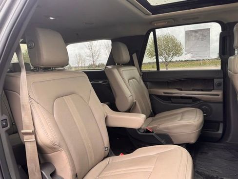 Used 2019 Ford Expedition Limited w/ Equipment Group 302A AWD/4WD image 30