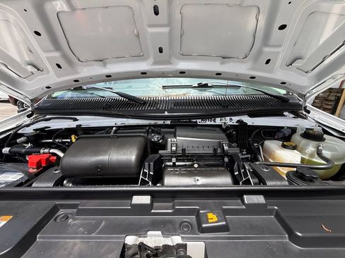 Used 2023 Ford E-450 and Econoline 450 Super Duty w/ Power Windows & Locks Group RWD image 10