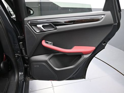 Certified 2026 Porsche Macan AWD/4WD image 25
