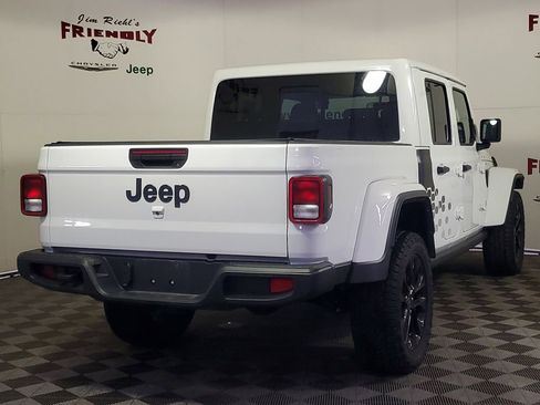 Used 2025 Jeep Gladiator Nighthawk image 3