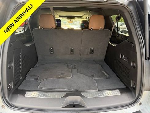 Used 2024 Chevrolet Suburban High Country AWD/4WD image 8