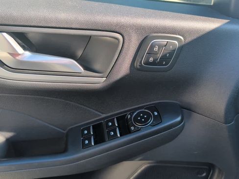 Used 2023 Ford Escape Platinum image 19