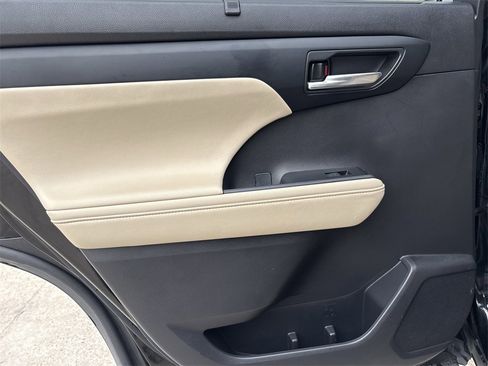 Used 2023 Toyota Highlander XSE image 23