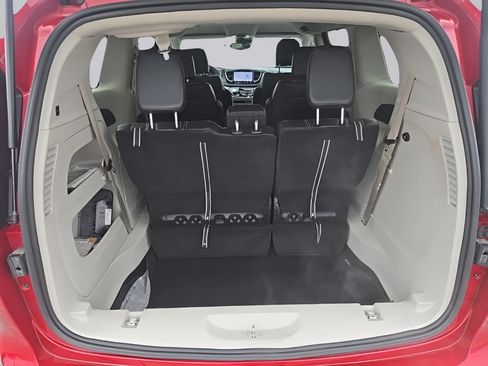 Used 2024 Chrysler Pacifica Touring-L FWD image 25