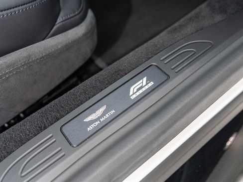 Used 2023 Aston Martin V8 Vantage Coupe RWD image 41