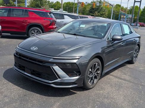 Used 2025 Hyundai Sonata SEL FWD image 3