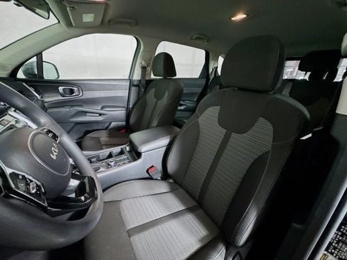 Certified 2023 Kia Sorento LX AWD/4WD image 19