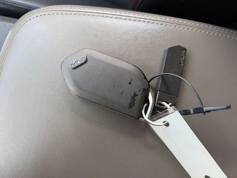 Used 2025 Kia Carnival FWD image 54
