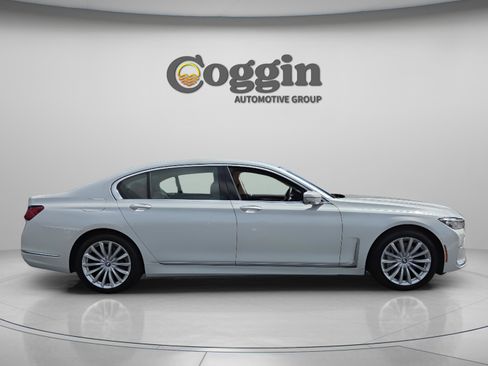 Used 2020 BMW 745e xDrive image 7