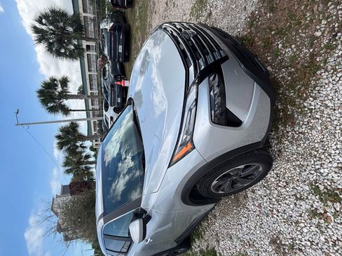 Used 2025 Nissan Rogue SV image 7